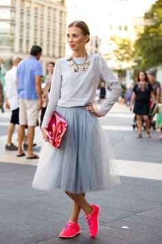 what i should have worn for FW. if only for the excuse to  run around in my sneaks. #neon #tulle Ny Fashion Week Street Style, Tule Rok, Gonna In Tulle, Skirt Tulle, Athleisure Trend, Tulle Midi Skirt, Nyfw Street Style, Ny Fashion, Street Style Chic