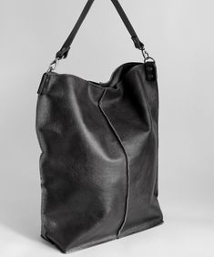 Daily Leather Hobo Shoulder Bag, Everyday Leather-lined Hobo Shoulder Bag, Daily Leather Hobo Bag With Leather Lining, Chic Leather Hobo Bag For Daily Use, Everyday Hobo Shoulder Bag With Leather Lining, Chic Daily Leather Hobo Bag, Black Textured Leather Bucket Bag For Business, Black Textured Leather Shoulder Bag For Everyday, Black Textured Leather Bag For Daily Use