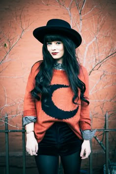 Sweater ♡ Halloween Inspired Outfits, Gothic Sweater, Pull Orange, Halloween Mode, Look Grunge, Fest Outfits, Large Sweater, Witch Fashion, Witchy Fashion