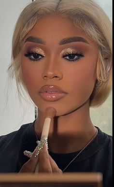 Black Female Makeup Looks, Makeup Looks For Black Dress Black Woman, Gold Hoco Makeup Looks, Simple Makeup Looks Gold, Makeup Ideas For 21st Birthday, Simple Makeup Glam, Baked Makeup Look, Apricot Makeup Look, Golden Birthday Black Women