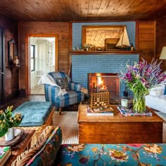 a living room filled with furniture and a fire place in the middle of a room