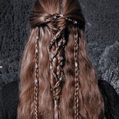 Pirate Hair For Women, Pirate Aesthetic Hairstyles, Pirate Aesthetic Hair, Pirate Inspired Hairstyles, Medieval Hair Accessories, Folk Hairstyle, Pirate Hair Styles, Pirate Hair Women, Pirate Costume Hair