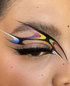 Funky Makeup, Eyeliner Designs, Face Paint Makeup, Face Art Makeup, Work Makeup, Graphic Eyeliner