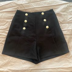 High-Waisted Bermuda Shorts With Fake Gold Buttons On The Front. Side Concealed In-Seam Zipper Closure. Elegant Shorts With Pockets For Night Out, Elegant High-waisted Shorts For Going Out, Elegant High Waist Shorts For Going Out, Elegant Shorts For Going Out, Zara Short Bottoms For Night Out, Zara High Waist Bottoms For Going Out, Zara High-waist Bottoms For Going Out, Chic High Rise Shorts By Zara, Chic High Rise Zara Shorts