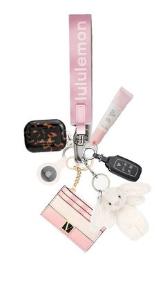 Cute keychain ideas Lulu Keychain, Cute Keychain Ideas, Chains Aesthetic, Keychain Aesthetic, Cool Car Accessories