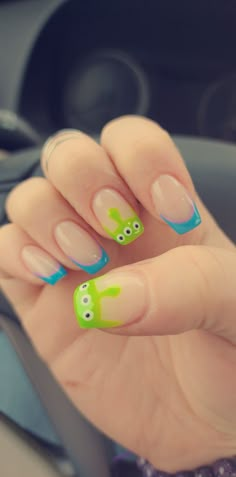 Easy Colorful Nail Art, Steven Universe Inspired Nails, Zoo Themed Nails, Buzz Nail Art, Alien Nail Art Design, Cute Nails Easy Simple, Geeky Nails, Nail Ideas Cute Simple, Trippy Aesthetic Nails