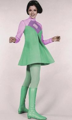 Weird Science Lisa Outfits, 50s Space Aesthetic, Draw Dress, 1960s Space Age, Space Age Fashion, Fashion 60s, Mod Mini Dress, Space Fashion, 60s 70s Fashion