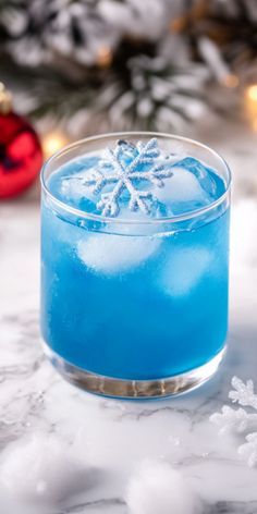 Polar Bear Cocktail Recipe New Years Eve Dinners, Fruity Vodka Drinks, Bear Cocktail, Vodka Sprite, Gummy Sharks