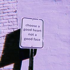 a sign that says choose a good heart not a good face