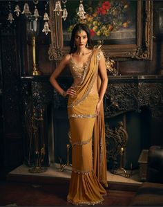 Mirror Work Embroidery, Skirt Set Outfit, Sari Dress, Gold Wrap, Work Sarees