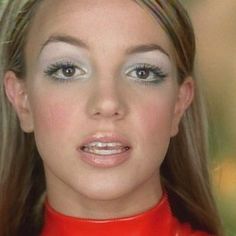 Music Video Looks, 1990s Makeup, 00s Makeup, 2000 Makeup, Music Video Makeup, 90s Makeup Trends, Editorial Make-up, 90s Makeup Look, Editorial Vogue