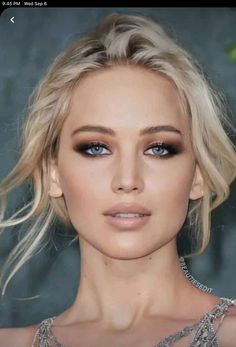 Peachy Glowy Makeup Look, Celebrity Smokey Eye, Makeup That Makes Hazel Eyes Pop, Blue Eye Pale Skin Makeup, Berry Lip Wedding Makeup, Style Very Long Hair, Eye Makeup For Blondes With Blue Eyes, Smokey Makeup Blue Eyes, Smokey Eye For Blondes