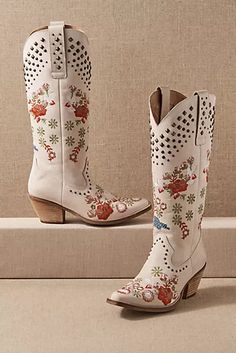 Cowgirl Boots For Wedding, Wedding Boots Cowgirl, Boots For Wedding, Bridal Cowboy Boots, Dolores Costello, Wedding Cowboy Boots, Botas Western, Bridal Boots