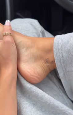 Tattoo Ideas Female Small Ankle, Tattoo Idea Strength, Small Inside Ankle Tattoos For Women, Cute Tattoos Ankle, Feminine Simple Tattoos, Infinity Tattoo Ankle, Inside Of Ankle Tattoo, Ankle Tattoo Aesthetic, Claudia Tihan Tattoo