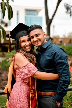 Graduation portrait photography by Jenni Aceret | Generation Jen. Book your discounted photoshoot today! Graduation Picture With Husband, Convocation Couple Photography, Graduation Couple Poses, Graduation Couple Photoshoot, Uni Graduation, Photoshoot Graduation, Grad Poses