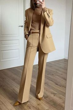 17 Chic Business Casual Outfits to Elevate Your Work Wardrobe Beige Business Outfit, Fall Beige Business Casual Pantsuit, Beige Fall Pantsuit For Work, Beige Fall Workwear Pantsuit, Fall Business Casual Beige Cardigan, Elegant Neutral Button-up Blazer, Work Outfit Inspiration