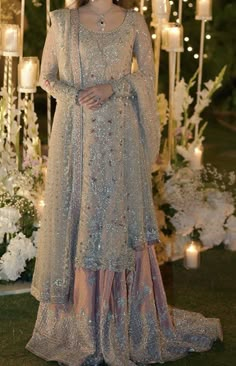 Bridal Garara Design, Pakistani Bridesmaids Outfits, Engagement Bride Dress, Walima Outfit, Baat Pakki, Trending Home Decor, Desi Wedding Dresses, Nikkah Dress, Engagement Bride