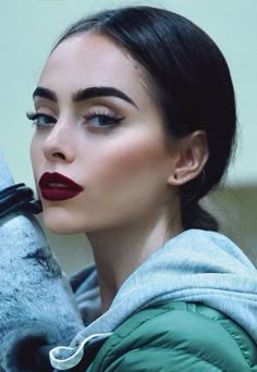 Black Turtleneck Makeup, Deep Red Lipstick Aesthetic, Lip Stick Colors For Brunettes Dark Eyes Brown Hair, Blue Eye Red Lip, Makeup For High Contrast Face, Light High Contrast Makeup, Moody Makeup Looks, Berry Lip Makeup Look, High Contrast Makeup