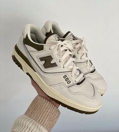 Nb Shoes 550, Aesthetic Sports Shoes, Trendy Shoes For Men Sneakers, Shoes Brown Aesthetic, Women New Balance 550, Shoes Must Have Women 2023, Aesthetic Sport Shoes, Shoes Inspiration Sneakers, Luxury Shoes Aesthetic