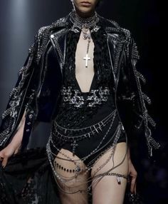 Modern Vampire, Christina Ricci, Estilo Punk, Live Fashion, Philipp Plein, Dark Fashion, Stage Outfits, Goth Fashion, Milan Fashion