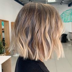 Bayalage Bob Hair, Short Balayage Bob, Reverse Balayage Bob, Waved Short Hair, Bob Haircut Blonde Balayage, Bronde Bob Hair, Balayage On Bob Haircut, Low Maintenance Blonde Bob, Blonde Balayage On Brown Hair Short