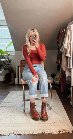 Zoo Date Outfit Winter, Cozy Alt Outfit, Santa Cruz Outfit Ideas, Sapphic Style, Button Up With Jeans, Soft Alternative Outfits, Jeans And Docs, Autumn Outfits Curvy, Cold Fashion