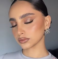 Bride With Jewelry, Bridesmaid Makeup For Hooded Eyes, Makeup For Silver Jewelry, Bride Makeup Brown Eyes Brunettes Soft Glam, Engagement Make Up, Champagne Dress Makeup Look, Cream Makeup Looks, Bronzy Glowy Makeup, Oktoberfest Makeup