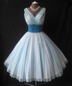 20 Pretty ‘Something Blues’ Blue Homecoming Dresses, Dress Chiffon, Retro Mode, Short Prom Dress, Vintage Short, Vestidos Vintage, Chiffon Prom Dress, 1950s Dress, Robins