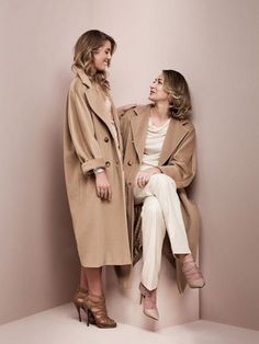 most popular "Max Mara" beige coat this season Camel Coat Outfit, Max Mara Coat, Mode Kimono, Womens Suits Business, Beige Coat, Camel Coat, Coat Outfits, 가을 패션, High Fashion Street Style