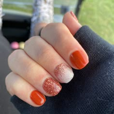 Fall Nail Designs Simple Short, Cute Fall Nails Short Acrylic, Short Gel Nails September, Cute Braided Hairstyles Updo, Fall Gel Nails Short Square, Fall Manicure Pedicure Combos, October Shellac Nails, Sns Halloween Nails, Orange And Gold Fall Nails