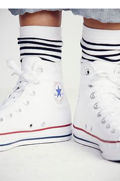 Converse Outfit Summer, Hi Top Converse, High Top Converse Outfits, Converse Classic, High Top Chucks, Hi Top Sneakers, Flower Ice, Converse Trainers, Sneakers And Socks