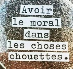 there are three different words on the side of a fire hydrant that says, avoir le morai dans les choses chouettes