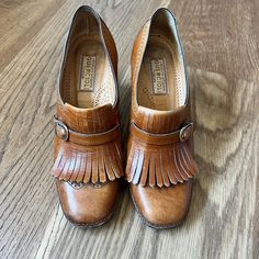 Super stunning, vintage Quercioli Firenze fringe heel shoes, with all the right details.  I am a size 6, and these are a little tight.  I can walk in them, but not for long.  Better for a small narrow 6 or a 5.5.  Please refer to the pictures for condition. Fringe Heels, Shoes Diy, Womens Pumps, Diy Shoes, Leather Fringe, Heel Shoes, Womens Heels, Pump Shoes, Vintage Leather