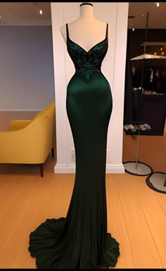 Tiana Inspired Dress, Extravagant Prom Dresses, Green Evening Gowns, Mermaid Ball Gown, Green Evening Dress