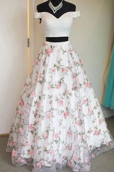 Prom Dresses Off Shoulder, Graduation Dresses Long, डिजाइनर कपड़े, Dresses Off Shoulder, White Dress Formal, Floral Prom Dresses, White Evening Dress, Simple Prom Dress, Tulle Evening Dress