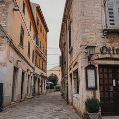 an alley way with old buildings and cobblestone streets