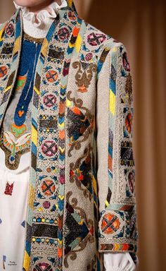 Valentino SS2015 Haute Couture | Purely Inspiration Detail Couture, Ethno Style, Valentino Couture, Couture Mode, Couture Details, 2015 Fashion, Mode Vintage