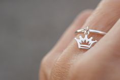 Crown dangle ring  This listing is for ONE ring DE T A I L S  ✦ available in silver, gold and rose gold ✦ crown charm: 6x9mm ✦ band size: 1.2mm S I Z E ✦ All items are made to order, so please take a moment to make sure you are ordering the correct size.     M A T E R I A L ✦ silver: 925 solid sterling silver. ✦ gold: gold vermeil ✦ rose gold: rose gold vermeil N O T E S 📌 19bis wants to make sure every customer is satisfied with their purchase. Please let us know if you have any   questions, w Dangle Ring, Rose Gold Crown, Mini Crown, Crown Charm, Queen Princess, Eye Gift, Unique Handcrafted Jewelry, Tiny Charm, Princess Ring