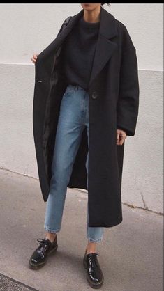 Outfits Minimalist, Jeans Outfit Winter, 90's Fashion, Shoes Luxury, Dresses Outfits, January 10, Jeans Outfit, Coat Outfits, Autumn Outfit