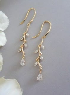 Wedding Gold Jewelry For Bride, Gold Jewelry For Prom, Daughter Of Tinkerbell, Gold Jewelry Bride, Bridesmaids Jewelry Ideas, Golden Birthday Ideas, Fall Wedding Jewelry, Gold Long Earrings, Wedding Earrings Gold