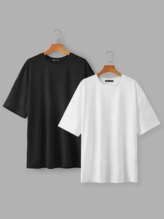 Basic Oversized Shirt, Mockup Tshirt Black, Mockup Design Ideas, Drop Shoulder Tshirt, Baggy Tshirt, Mock Up T Shirt, Plain Tee Shirts, Plain Black T Shirt, Black And White T Shirt