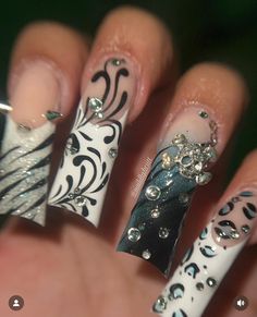 Nail Designs Streetwear, 2008 Nail Designs, Cool Emo Nail Designs, Lana Core Nails, Cute Art Nails, 2000s Nails Aesthetic, No Gem Nails, Nails To Recreate, 200s Nails Design