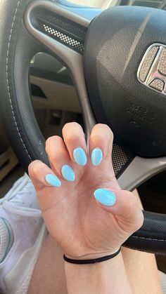 First Day Of School Nails Highschool, Short Nails Ideas Vacation, Simple Nail Ideas One Color, Summer Beach Nail Designs Simple, Simple Summer Nails Oval, Short Oval Summer Nails, Short Oval Nails Blue, Preppy Simple Nails, Baby Blue Short Acrylic Nails