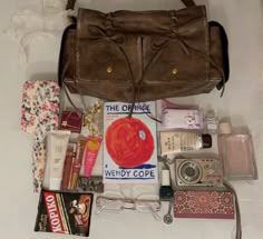 Whats In My Bag Aesthetic, What's In My Bag Aesthetic, In My Bag Aesthetic, My Bag Aesthetic, Items Aesthetic, Everyday Bag Essentials, What's In My Bag, Inside My Bag, Purse Essentials