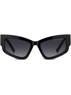 black cat-eye frame gradient lenses UV-protective lenses oversize arms logo plaque at the arm curved tips nose pads These glasses come with a protective case. Marc Jacobs Eyewear, Logo Sunglasses, Sunglasses Logo, Bold Logo, Black Cat Eyes, Chanel 2, Demi Fine Jewelry, Fine Watches, Cat Eye Frames