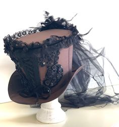 Steampunk Top Hat Women, Steampunk Top, Steampunk Top Hat, Steampunk Hat, Satin Noir, How To Make Brown, Black Pearls, Flowers Black, Brown Satin