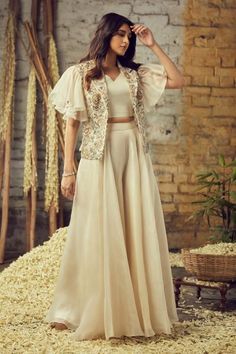 winter engagement photos - winter proposal ideas - fashion outfir ideas Jacket Sharara, Function Dresses, Trendy Outfits Indian, Lehenga Designs Simple, Traditional Indian Dress, Indian Dresses Traditional, Fancy Dresses Long, Trendy Dress Outfits, Designer Dresses Casual