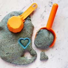 As a parent I love kinetic sand as it offers hours of sensory play my son can enjoy indoors. Learn to make your own homemade kinetic sand! Kinetic Sand Recipe, Homemade Kinetic Sand, Moon Sand, Elmer's Glue