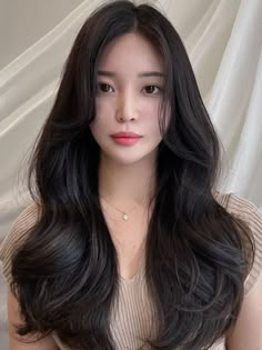 long loose waves with curtain bangs Layers For Long Hair Korean, Long Layered Haircuts With Wavy Hair, Korean Womens Haircuts, Korean Long Hush Haircut, Korean Hair Inspo Long, Korean Soft Curls Hair, 2023 Long Hair Styles For Women, Korean Hairstyle 2023 Women, Korean Curtain Bangs Long Hair Layers