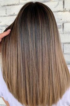 Honey Brown Straight Hair, How To Go From Brunette To Blonde, Brunette Balayage Straight Hair, Straight Brown Hair With Highlights, Highlights Straight Hair, Aesthetic Balayage, Rose Highlights, Aesthetic Honey, Balayage Medium